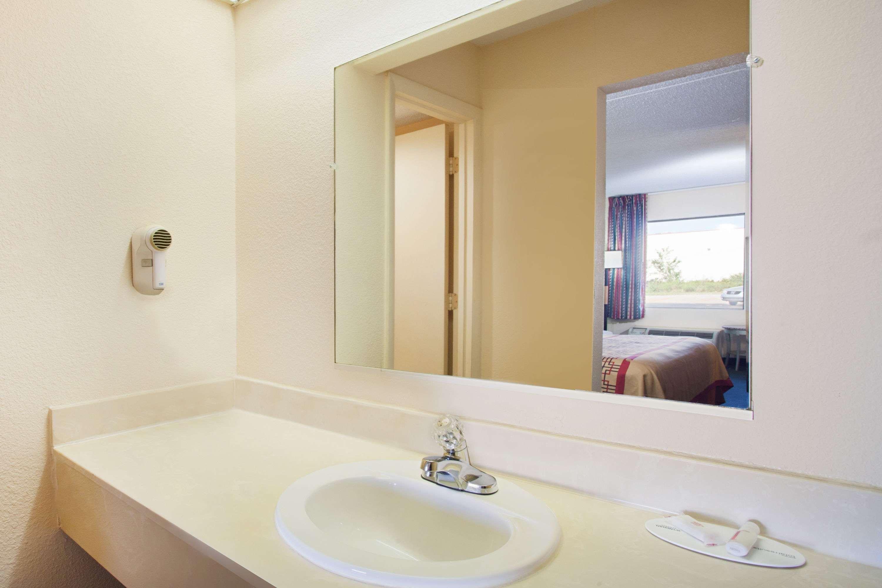 Days Inn By Wyndham Greeneville Exterior foto